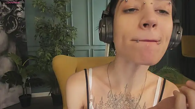 Snapshot of lisbatsyy chatting on 03-09-25, 12:53 lisbatsyy online show from 03-09-25, 12:53