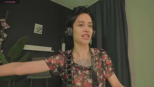 Snapshot of lisbatsyy chatting on 03-10-25, 01:12 lisbatsyy online show from 03-10-25, 01:12