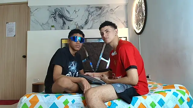 Snapshot of KING_OFF_BOYS chatting on 10-06-25, 01:19 KING OFF BOYS online show from 10-06-25, 01:19