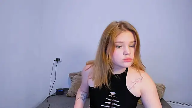 LaseyMoon online show from 11-02-25, 06:05