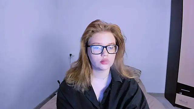 LaseyMoon online show from 11-16-25, 01:33