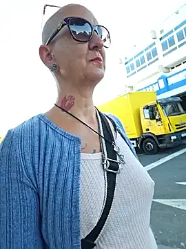 Emma Milf25 online show from 09-25-25, 07:56