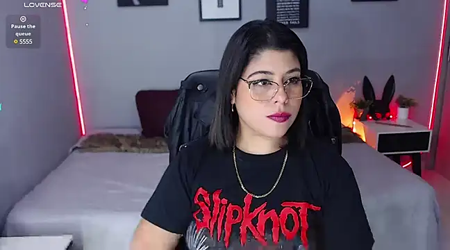 Snapshot of Veronika_metal chatting on 02-24-25, 05:42 Veronika metal online show from 02-24-25, 05:42