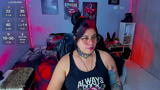 Snapshot of Veronika_metal chatting on 09-14-25, 03:27 Veronika metal online show from 09-14-25, 03:27