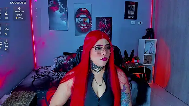 Snapshot of Veronika_metal chatting on 09-19-25, 05:09 Veronika metal online show from 09-19-25, 05:09