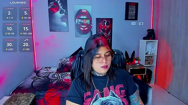 Snapshot of Veronika_metal chatting on 09-22-25, 04:36 Veronika metal online show from 09-22-25, 04:36