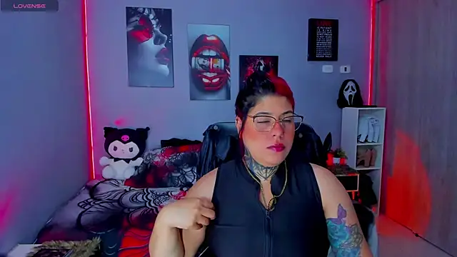 Snapshot of Veronika_metal chatting on 11-06-25, 08:15 Veronika metal online show from 11-06-25, 08:15