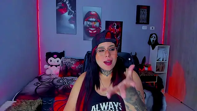 Snapshot of Veronika_metal chatting on 12-05-25, 02:03 Veronika metal online show from 12-05-25, 02:03