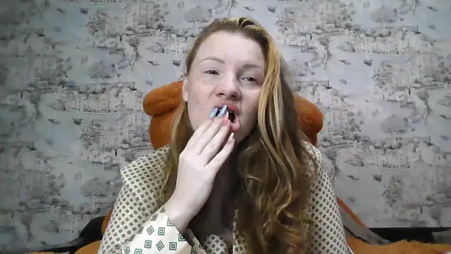 Eveline May online show from 10-29-25, 04:20