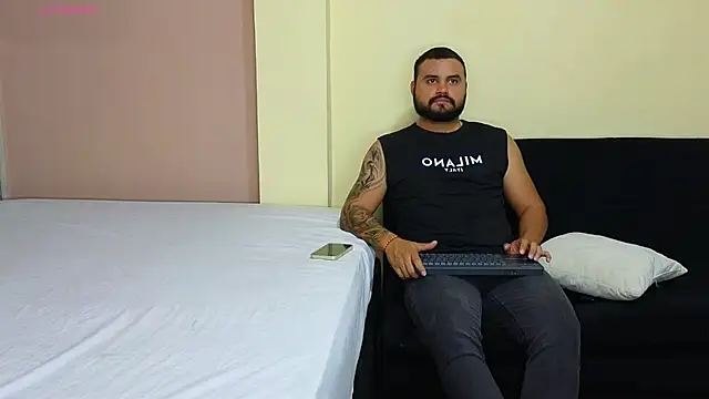 Snapshot of khalidferrer chatting on 10-16-25, 02:56 khalidferrer online show from 10-16-25, 02:56