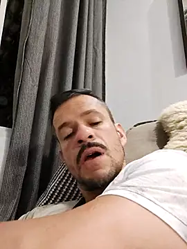 Snapshot of juniortche1313 chatting on 10-17-25, 01:42 juniortche1313 online show from 10-17-25, 01:42