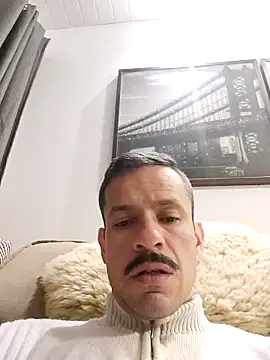 Snapshot of juniortche1313 chatting on 10-22-25, 02:12 juniortche1313 online show from 10-22-25, 02:12