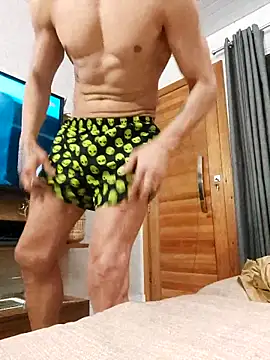 Snapshot of juniortche1313 chatting on 11-14-25, 01:37 juniortche1313 online show from 11-14-25, 01:37