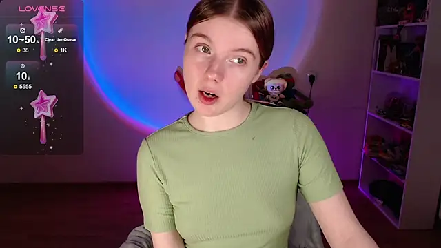 Strawberry juli online show from 02-13-26, 01:45