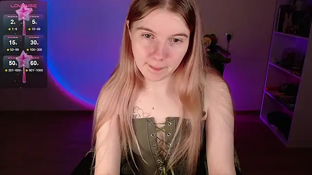 Strawberry juli online show from 03-21-26, 03:26