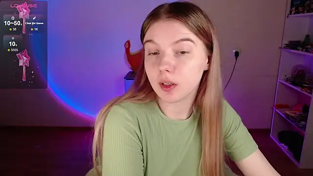 Strawberry juli online show from 04-11-26, 07:45