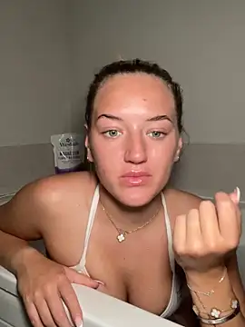 Snapshot of MissMaisiex chatting on 10-04-25, 07:34 MissMaisiex online show from 10-04-25, 07:34