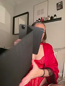 Snapshot of MissMaisiex chatting on 02-12-26, 07:53 MissMaisiex online show from 02-12-26, 07:53