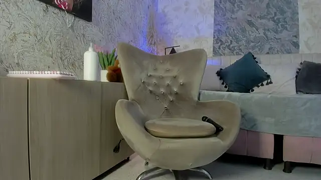 Liannaa  online show from 10-08-25, 11:41