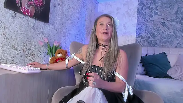 Liannaa  online show from 11-11-25, 07:36