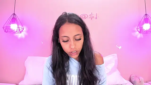 Snapshot of alahia_betancurx chatting on 03-06-25, 12:19 alahia betancurx online show from 03-06-25, 12:19