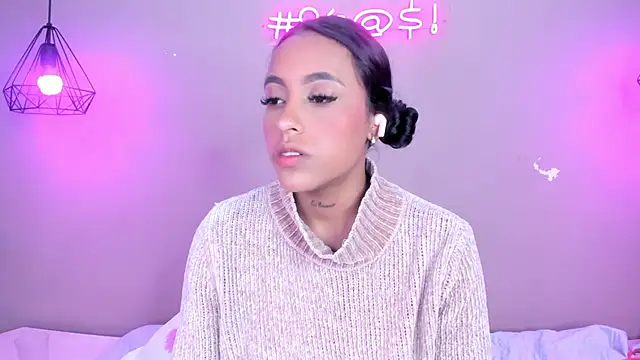 Snapshot of alahia_betancurx chatting on 03-07-25, 02:45 alahia betancurx online show from 03-07-25, 02:45