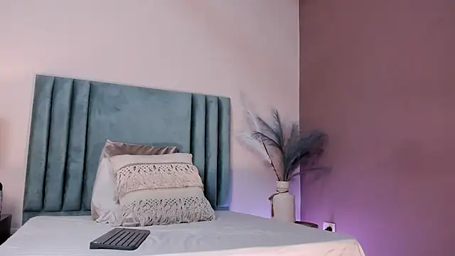 SeleneLujan online show from 12-17-25, 12:00