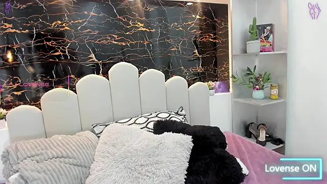 Bonniie 22 online show from 03-10-25, 03:52