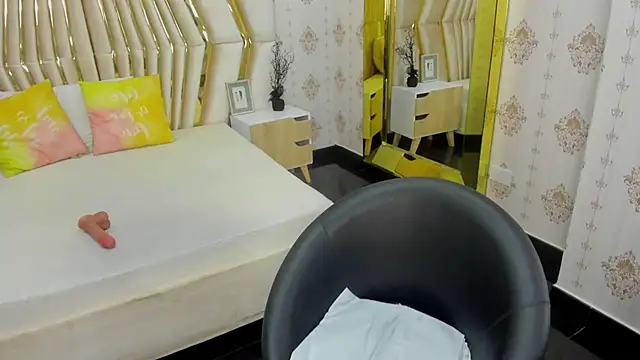 Qeen blackk online show from 03-10-25, 03:30