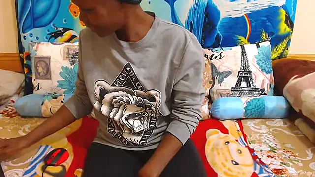 Snapshot of ChocolateClit chatting on 10-23-25, 04:39 ChocolateClit online show from 10-23-25, 04:39