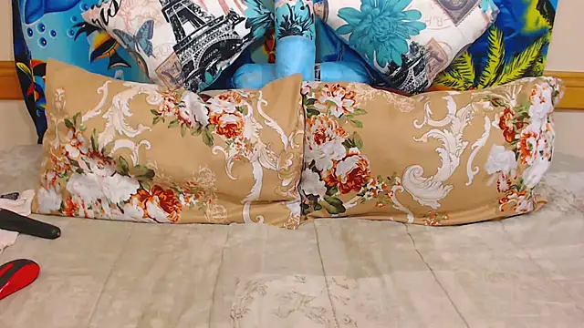 Snapshot of ChocolateClit chatting on 10-27-25, 05:17 ChocolateClit online show from 10-27-25, 05:17