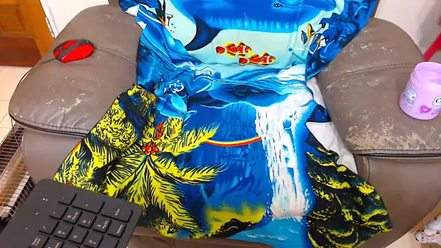 Snapshot of ChocolateClit chatting on 11-23-25, 04:01 ChocolateClit online show from 11-23-25, 04:01