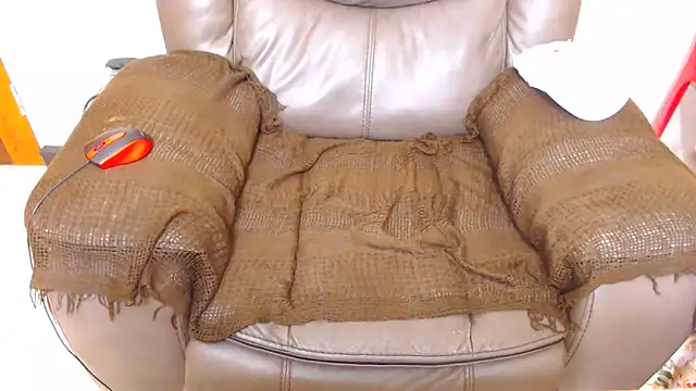 Snapshot of ChocolateClit chatting on 11-30-25, 03:38 ChocolateClit online show from 11-30-25, 03:38