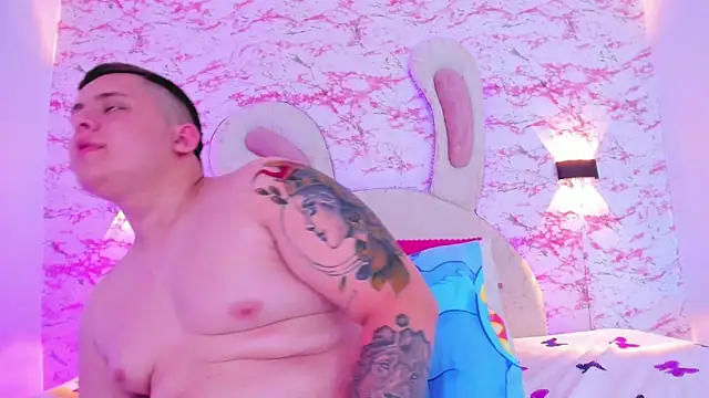 Snapshot of IM_SINAY chatting on 03-12-25, 01:36 IM SINAY online show from 03-12-25, 01:36