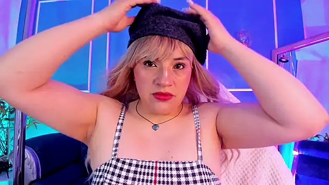 Snapshot of TaraTaylorr chatting on 11-29-25, 02:03 TaraTaylorr online show from 11-29-25, 02:03