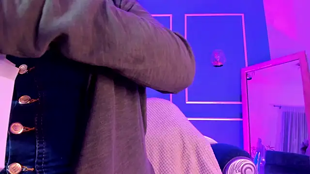 Snapshot of TaraTaylorr chatting on 12-23-25, 02:42 TaraTaylorr online show from 12-23-25, 02:42