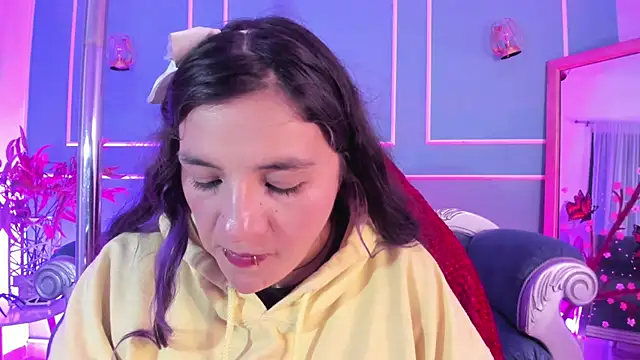 Snapshot of TaraTaylorr chatting on 02-14-26, 07:54 TaraTaylorr online show from 02-14-26, 07:54