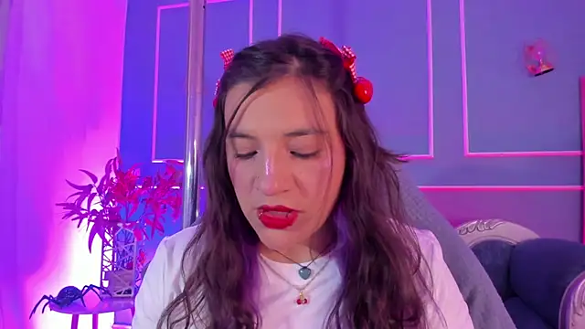 Snapshot of TaraTaylorr chatting on 02-17-26, 03:25 TaraTaylorr online show from 02-17-26, 03:25