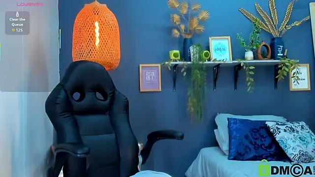 yessila parker online show from 10-18-25, 02:36