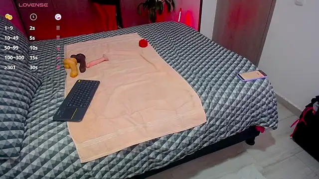 CarolinneFiotti online show from 09-15-25, 01:55