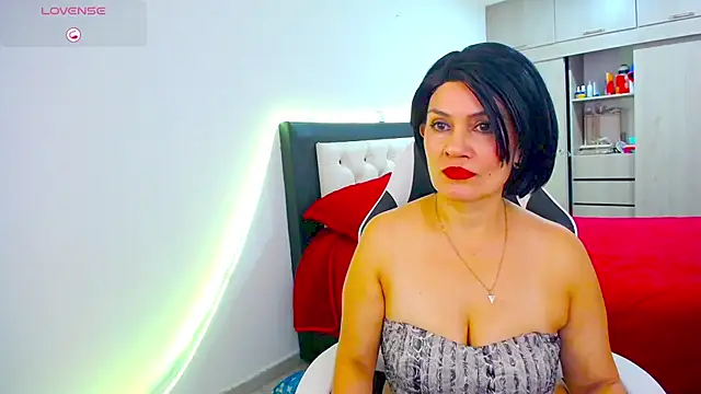 CarolinneFiotti online show from 11-27-25, 02:52