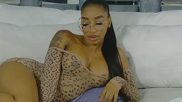 Angelesmith1 online show from 12-21-25, 02:08