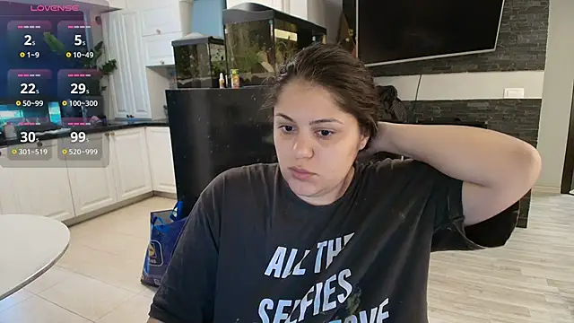 Layla- online show from 09-18-25, 09:11