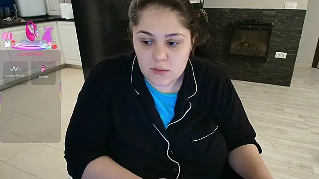 Snapshot of Layla- chatting on 01-15-26, 01:59 Layla- online show from 01-15-26, 01:59