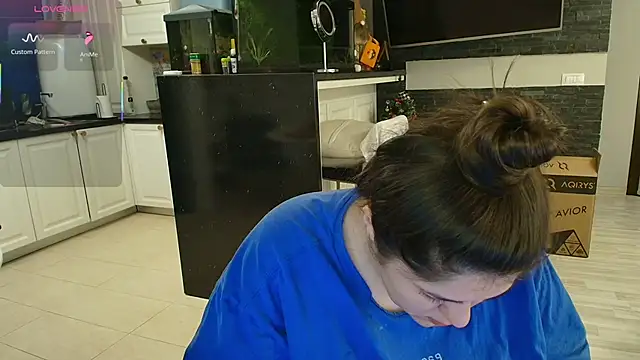 Snapshot of Layla- chatting on 02-03-26, 10:42 Layla- online show from 02-03-26, 10:42