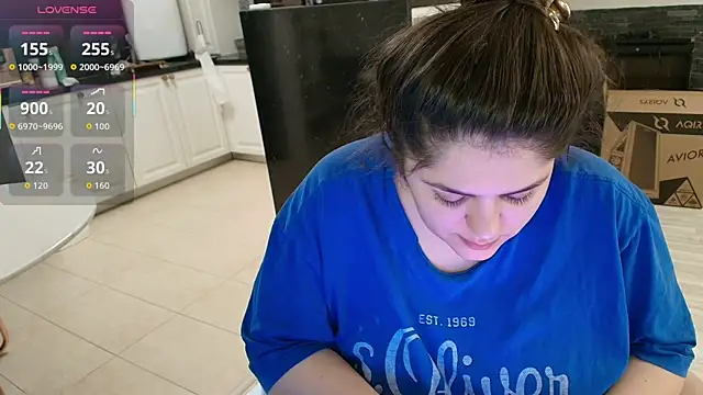 Snapshot of Layla- chatting on 02-05-26, 11:26 Layla- online show from 02-05-26, 11:26