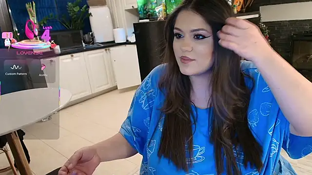 Snapshot of Layla- chatting on 03-01-26, 09:50 Layla- online show from 03-01-26, 09:50