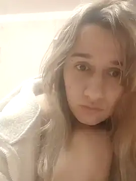 Snapshot of Aurorahoney chatting on 02-27-25, 03:15 Aurorahoney online show from 02-27-25, 03:15