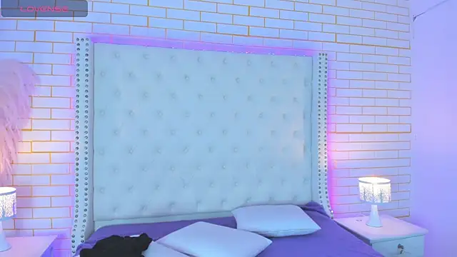 Snapshot of Emilly_wilson_ chatting on 10-11-25, 11:53 Emilly wilson online show from 10-11-25, 11:53