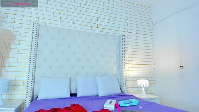 Snapshot of Emilly_wilson_ chatting on 10-25-25, 11:51 Emilly wilson online show from 10-25-25, 11:51